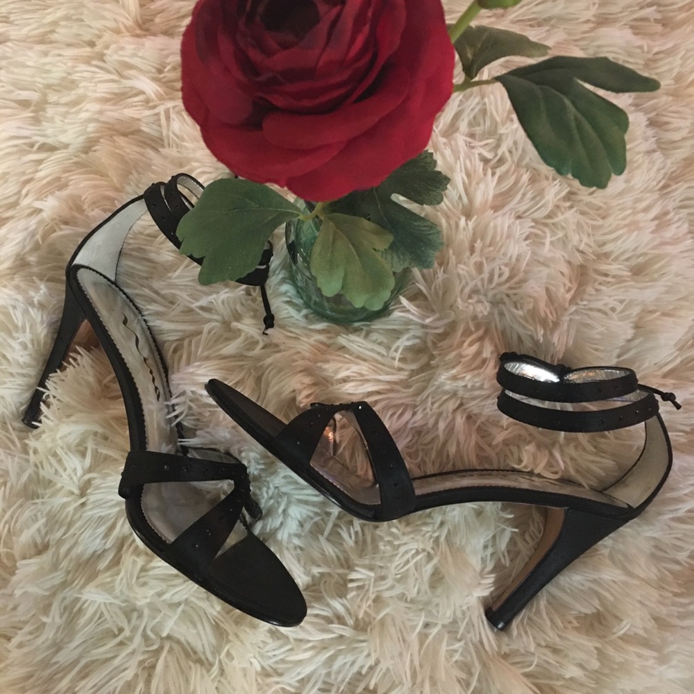 Nina - blk/satin ankle strap sandals. 🥂💋